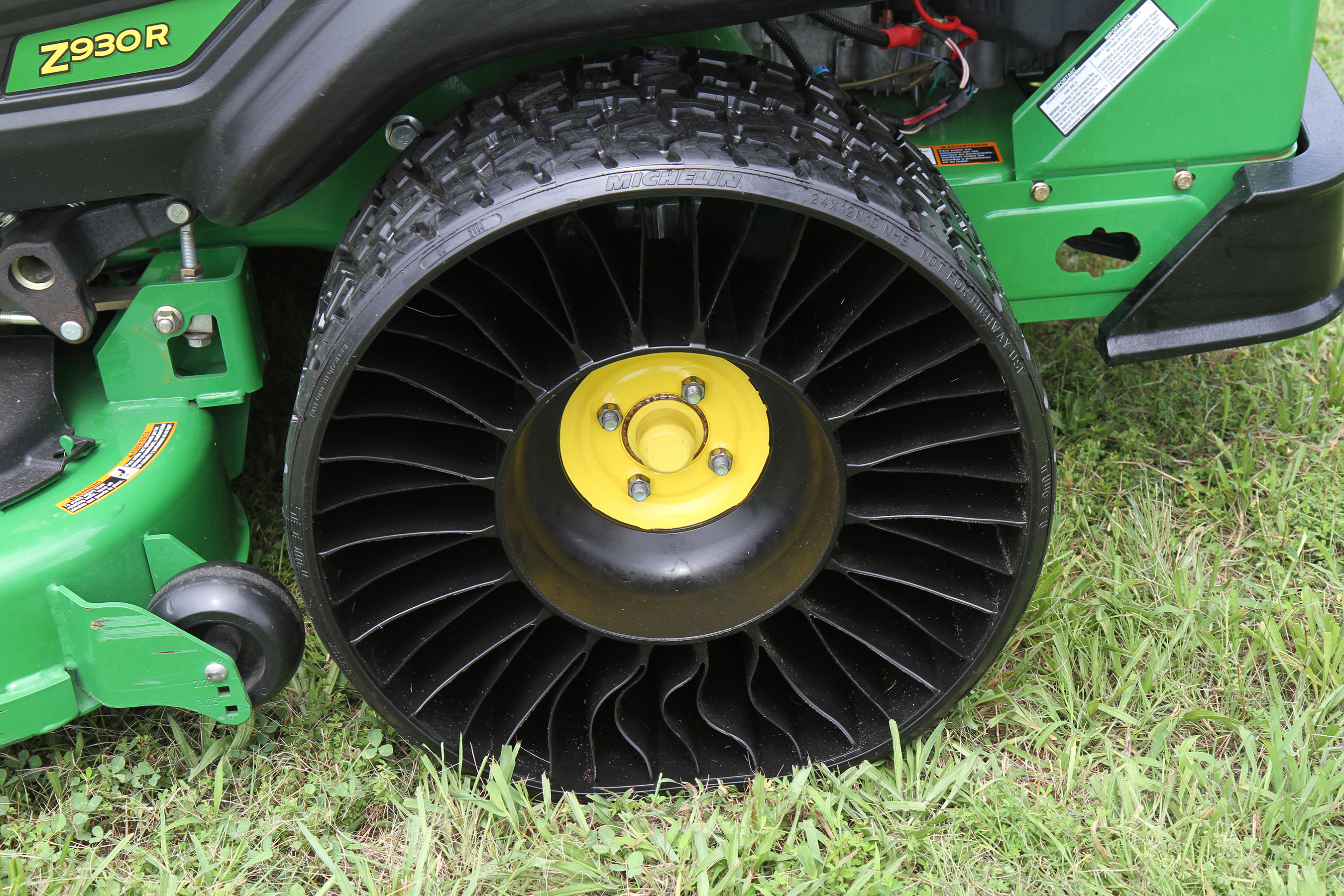 Michelin To Provide Airless Radial Tire For John Deere Ztraktm 900