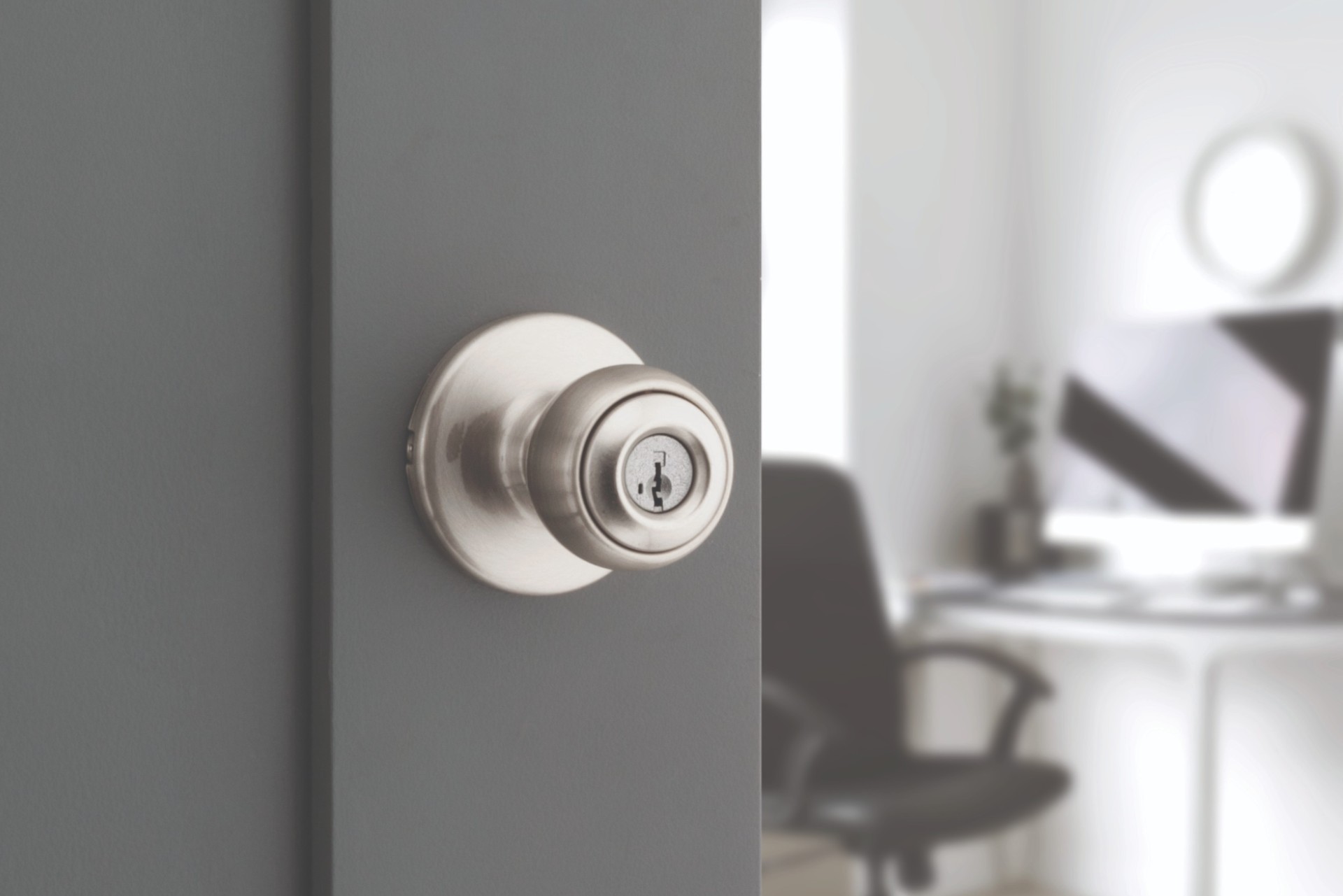 Kwikset Microban® products offer antimicrobial protection while inhibiting the growth of bacteria on frequently touched door hardware in homes.