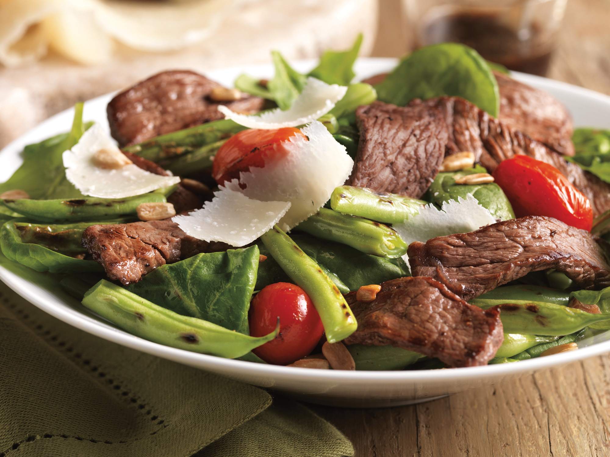 steak green bean and tomato salad horizontal