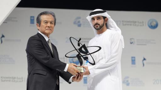 Sheikh Hamdan bin Mohammed delivering the Knowledge Award to renowned Japanese scientist Hiroshi Komiyam