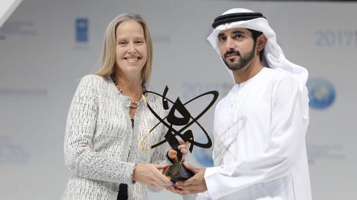 Sheikh Hamdan bin Mohammed delivering the Knowledge Award to Wendy Kopp, CEO of Teach for All