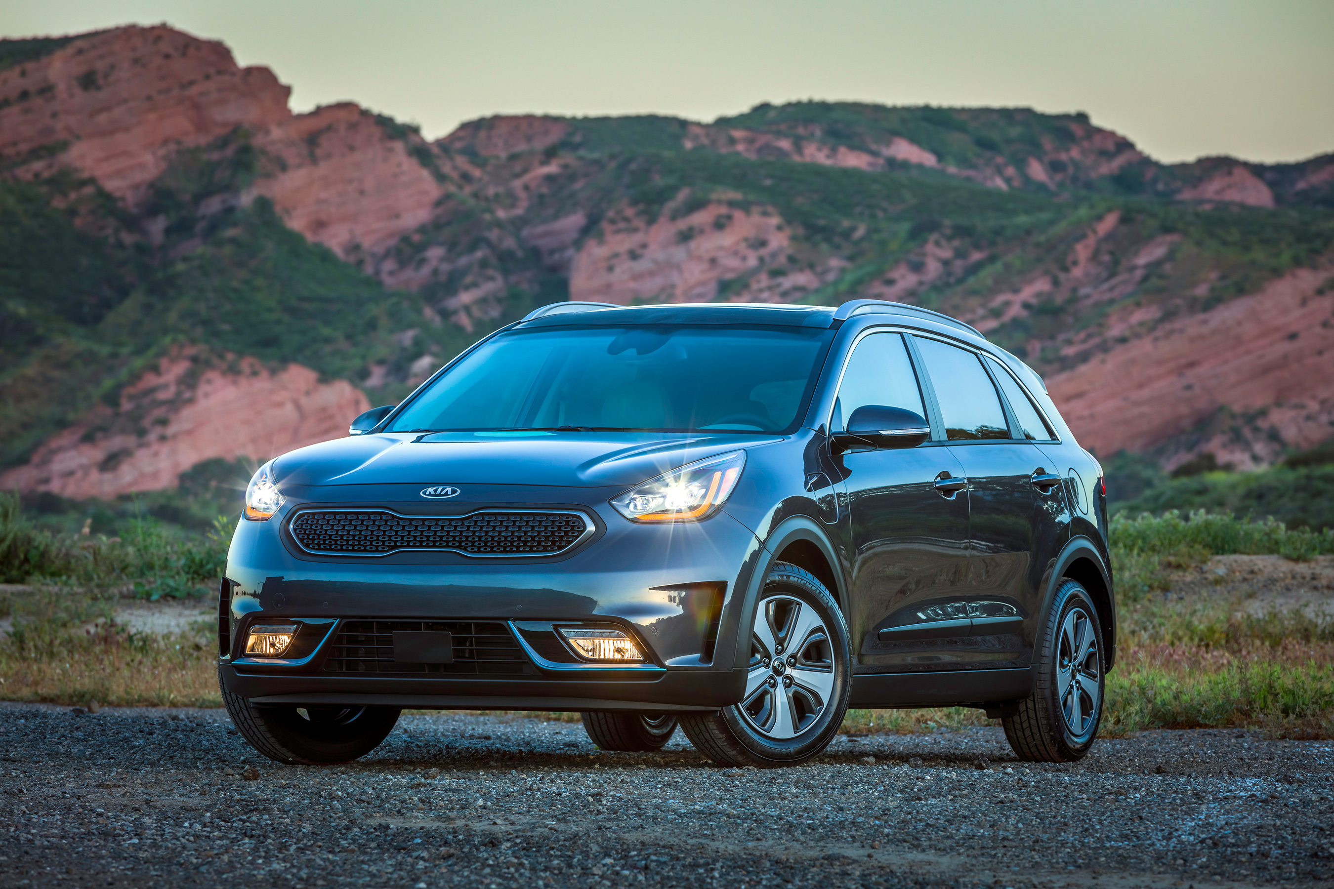 Kia Motors America Introduces 2018 Niro Plug in Hybrid Crossover At Los 